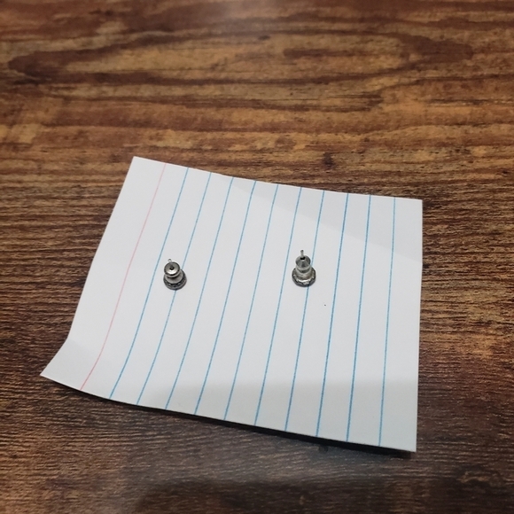 3/$15 pretty sparkle earrings - Picture 3 of 5